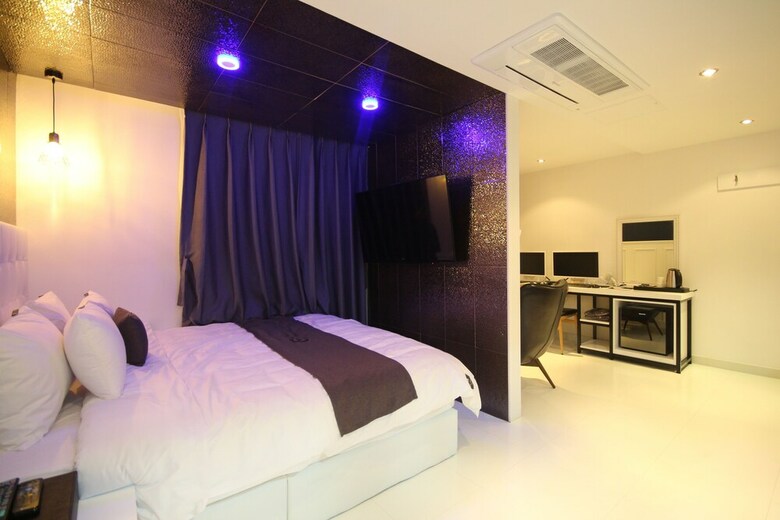 Gray Hotel