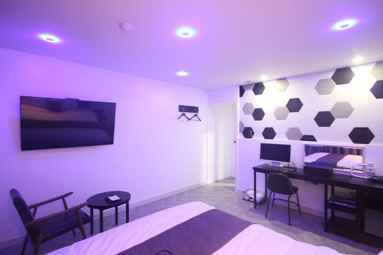 Gray Hotel