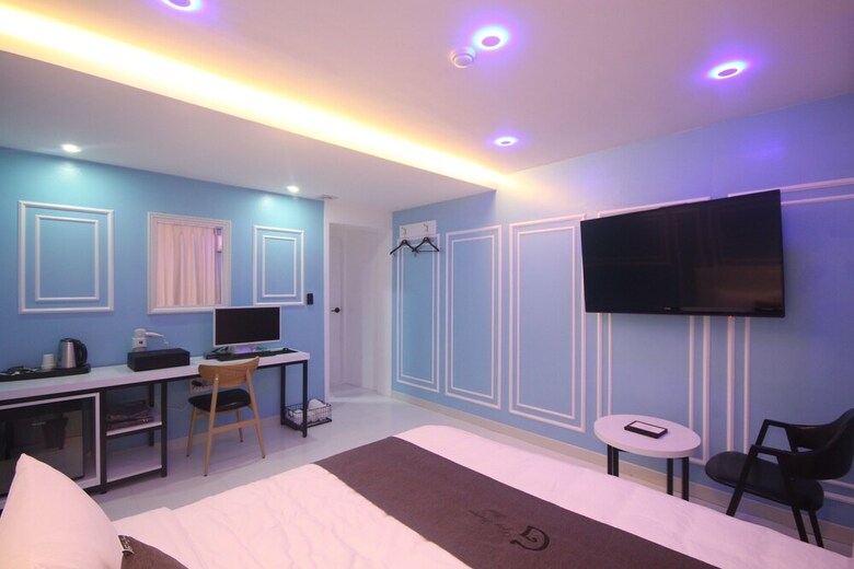 Gray Hotel