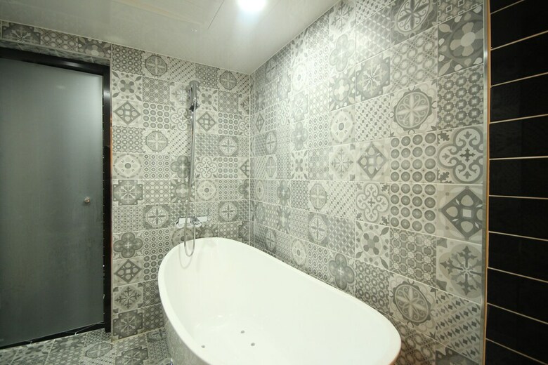 Gray Hotel