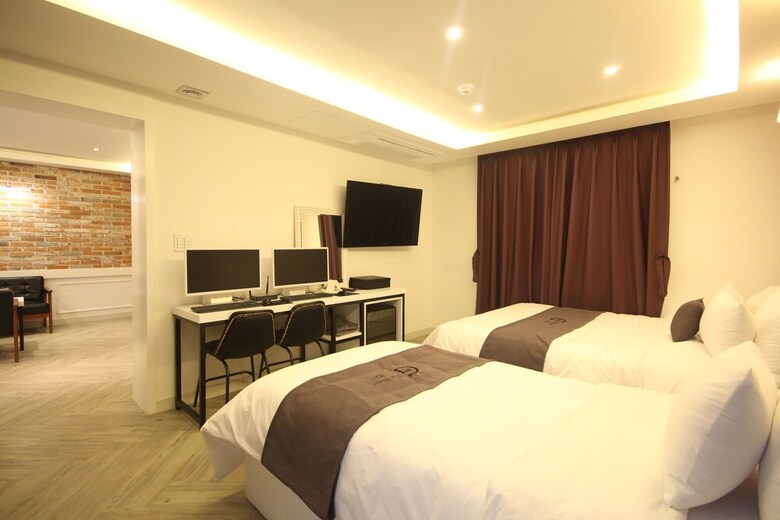 Gray Hotel
