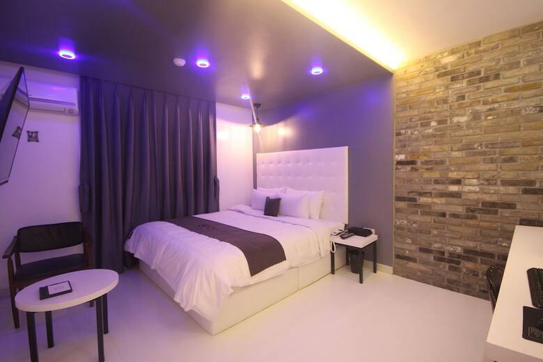 Gray Hotel