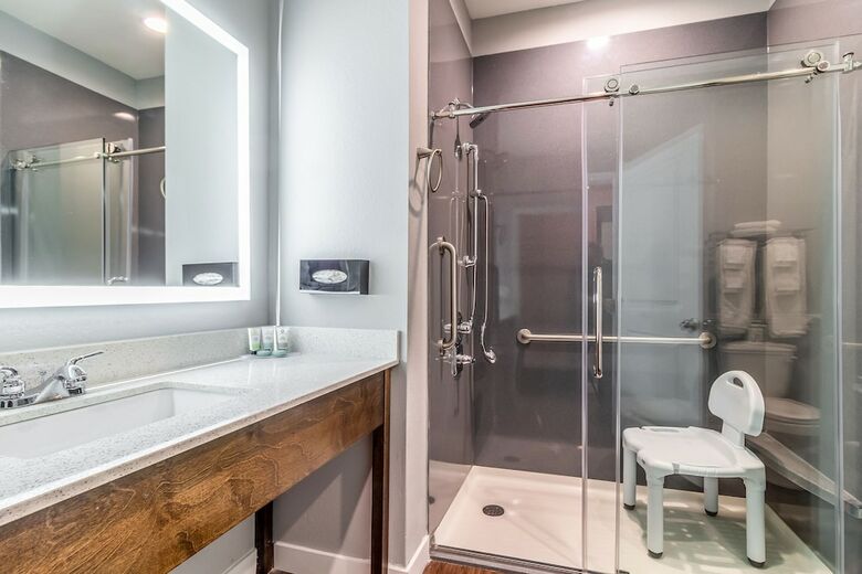 Hotel Scottish Inn & Suites