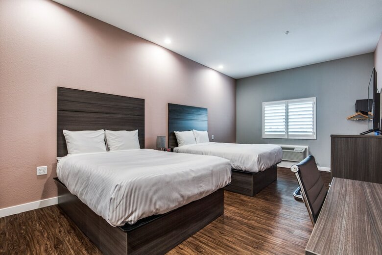 Hotel Scottish Inn & Suites