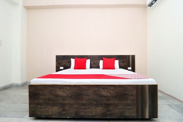 Oyo 18570 Hotel Jazz
