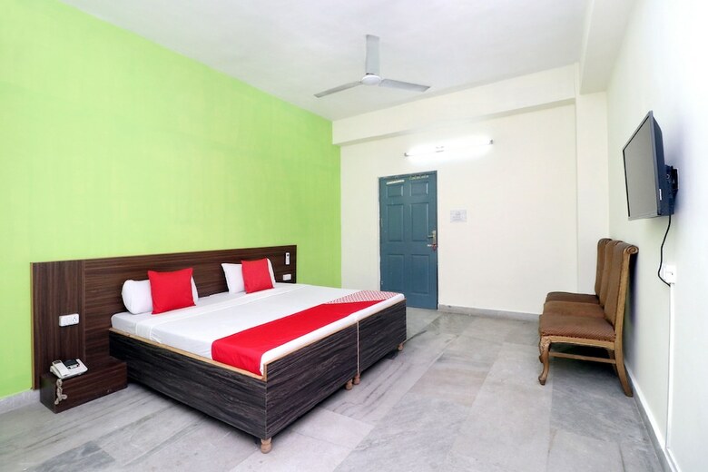 Oyo 18570 Hotel Jazz