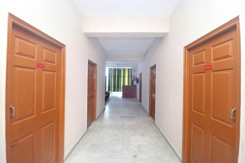 Oyo 18570 Hotel Jazz