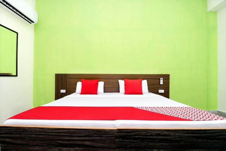 Oyo 18570 Hotel Jazz