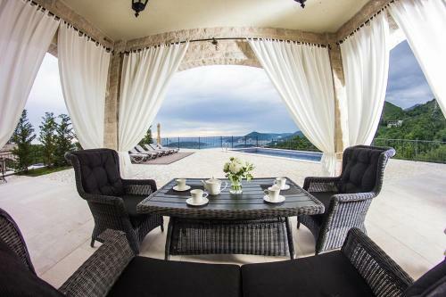 Villa Oak Leaf Residences