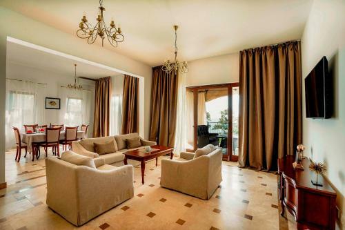 Villa Oak Leaf Residences