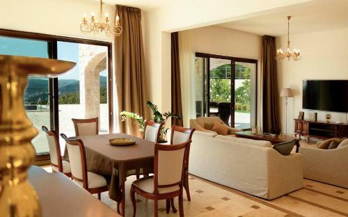Villa Oak Leaf Residences