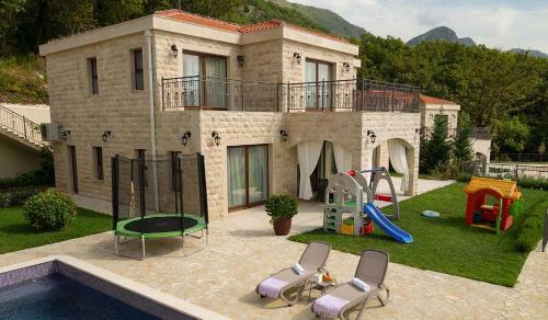 Villa Oak Leaf Residences