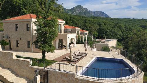Villa Oak Leaf Residences