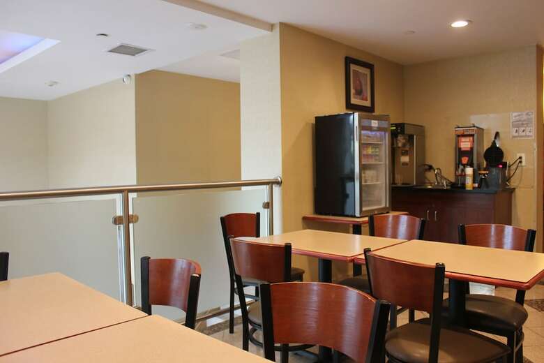 Hotel Bellerose Inn