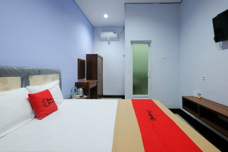 Hotel Reddoorz Near Universitas Semarang