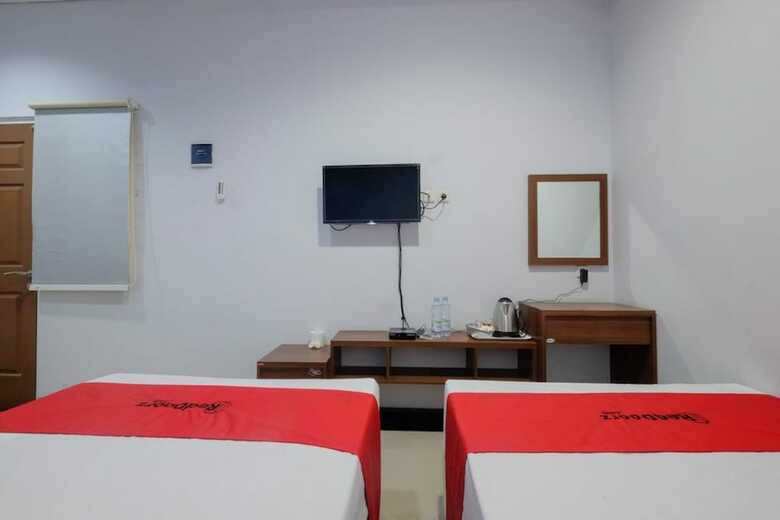 Hotel Reddoorz Near Universitas Semarang