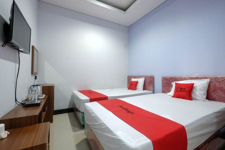 Hotel Reddoorz Near Universitas Semarang