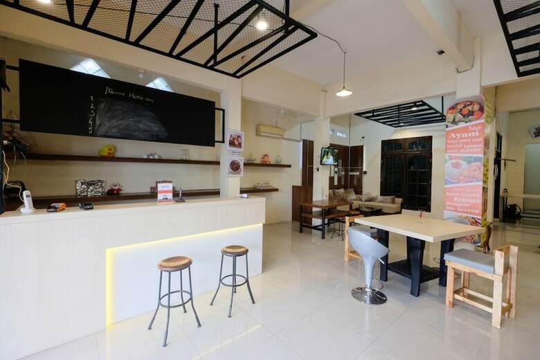 Hotel Reddoorz Near Universitas Semarang