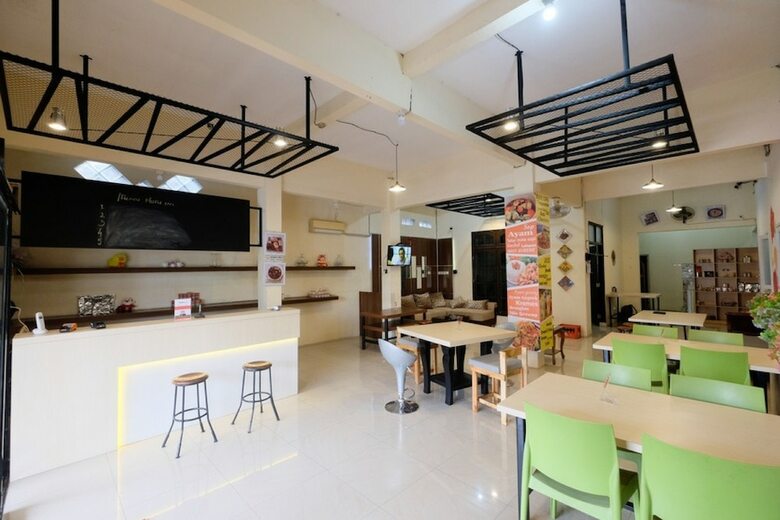 Hotel Reddoorz Near Universitas Semarang