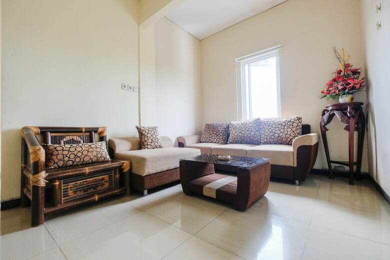 Hotel Reddoorz Near Universitas Semarang