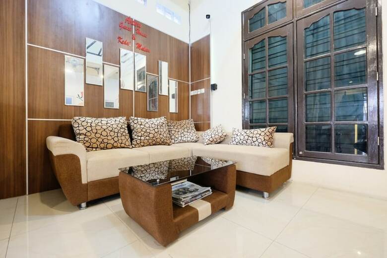 Hotel Reddoorz Near Universitas Semarang
