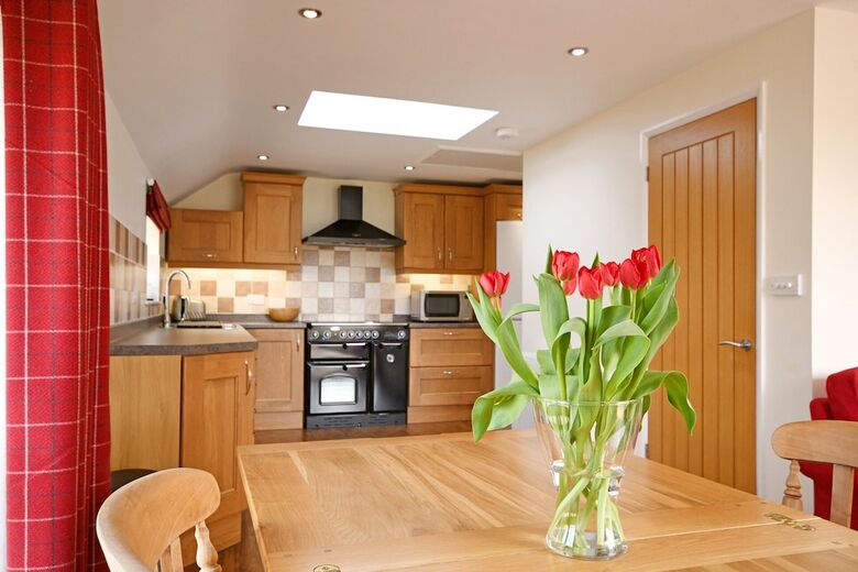 Bright, Tranquil Cottage