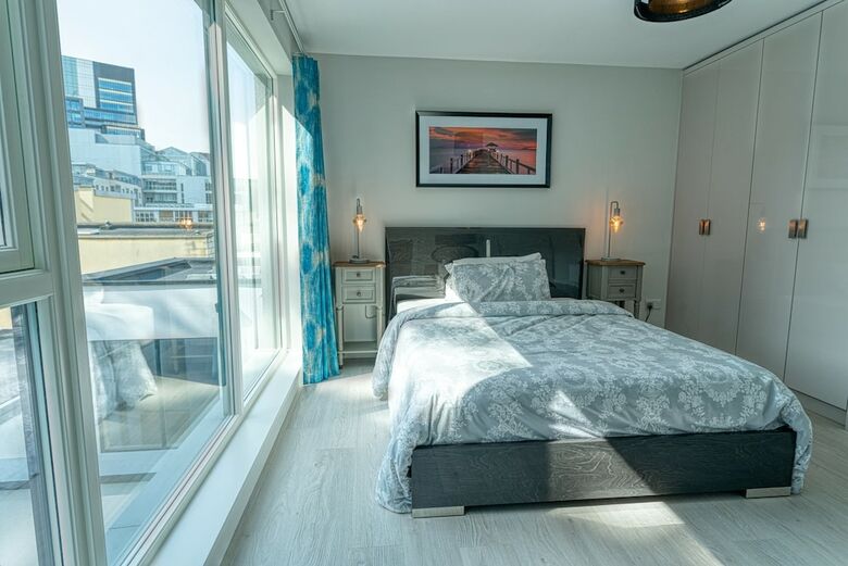 The Larry Mullen Suite - Hiphipstay