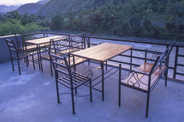 Hotel Trishuli Riverside Resort