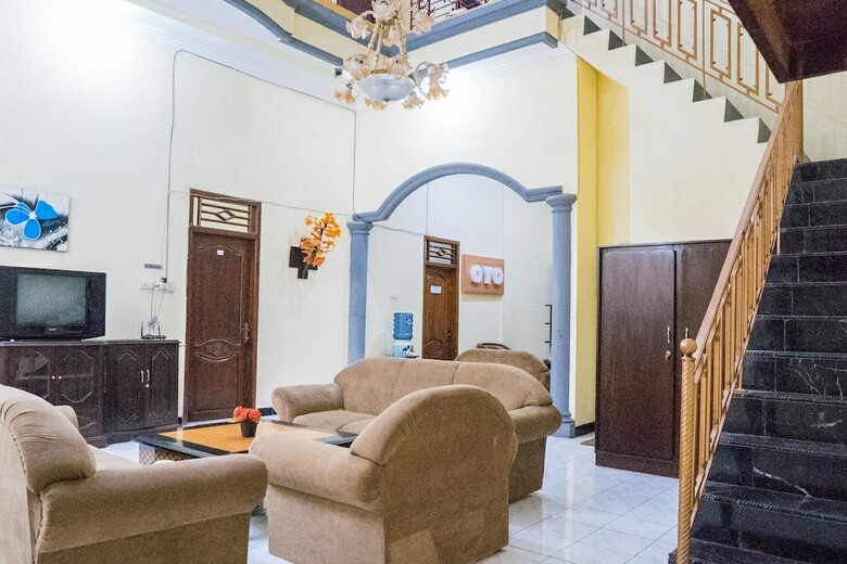 Hostal Oyo 643 Al Thalib 8 Syariah