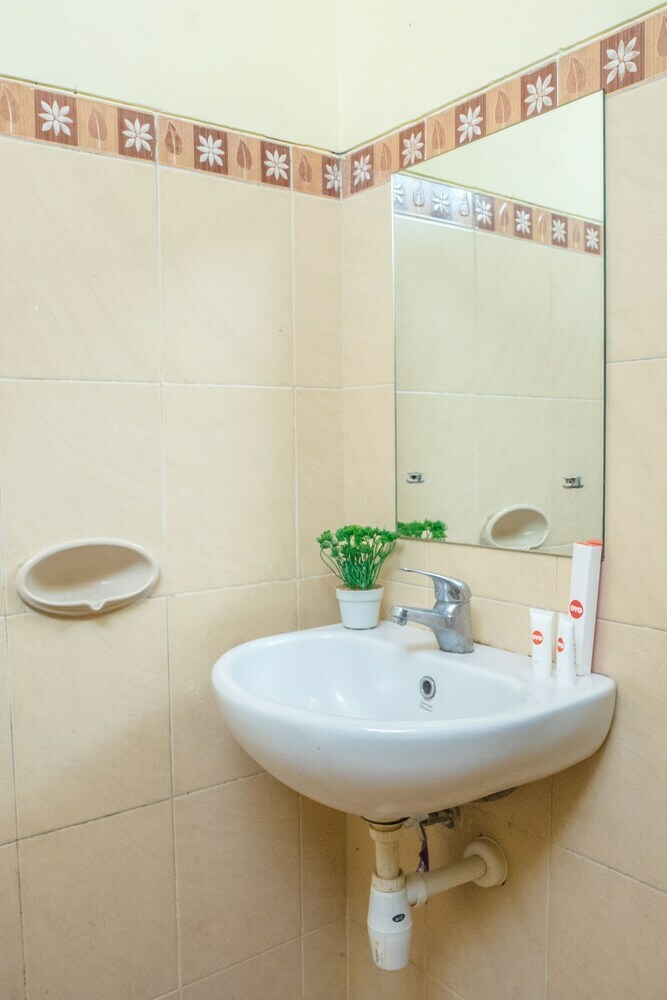 Hostal Oyo 643 Al Thalib 8 Syariah