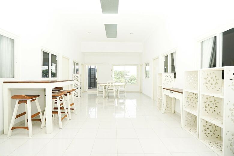 Hotel Oyo 747 Cipunegara Residence