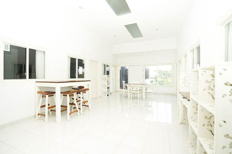 Hotel Oyo 747 Cipunegara Residence