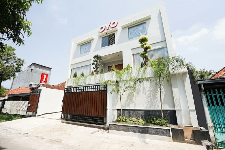 Hotel Oyo 747 Cipunegara Residence