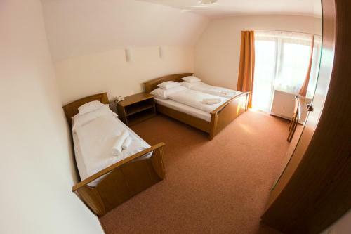 M1 Szek�r Cs�rda Hotel �s �tterem
