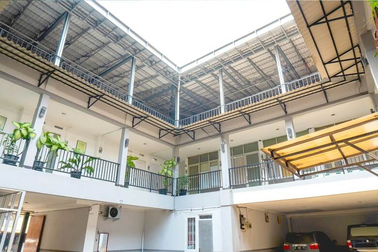 Hotel Oyo 617 Sukaraja Residence