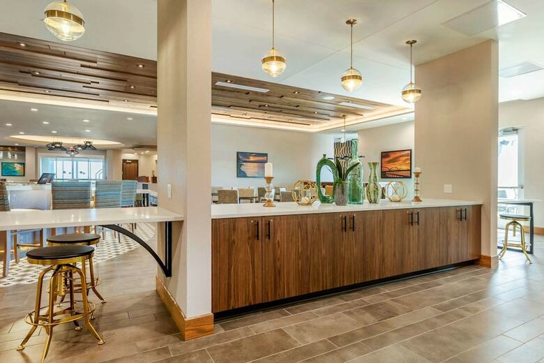 Cambria Hotel Bettendorf - Quad Cities