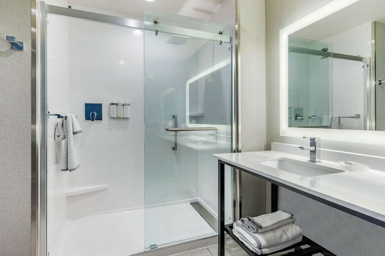 Cambria Hotel Bettendorf - Quad Cities