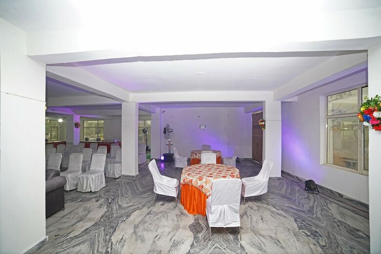 Oyo 30480 Hotel Mohan Palace