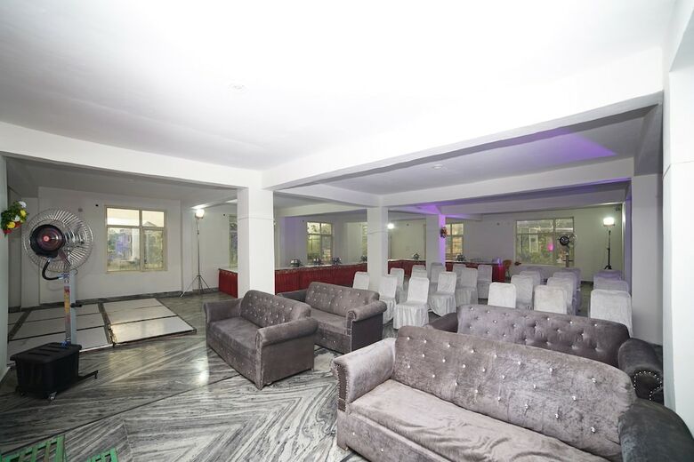 Oyo 30480 Hotel Mohan Palace