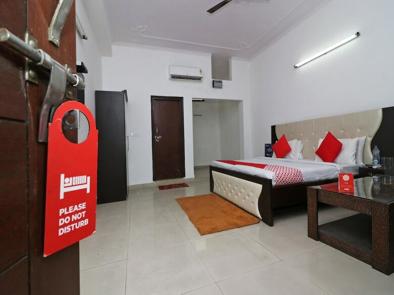 Oyo 14802 Hotel Virus Bistro
