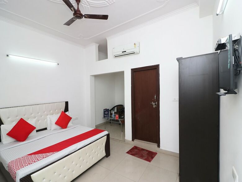 Oyo 14802 Hotel Virus Bistro
