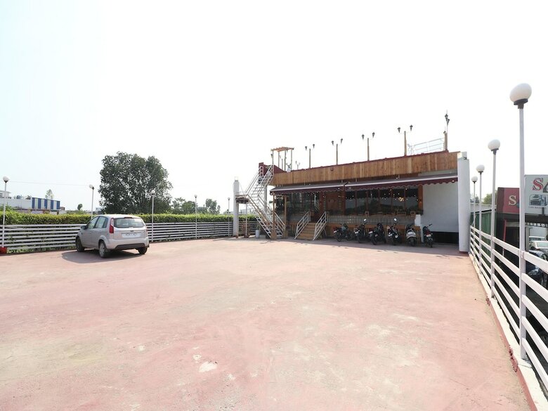 Oyo 14802 Hotel Virus Bistro