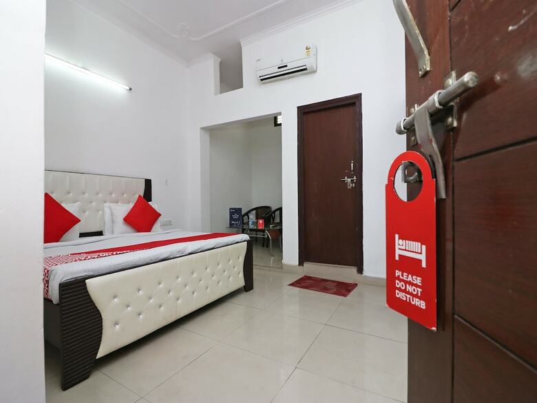 Oyo 14802 Hotel Virus Bistro