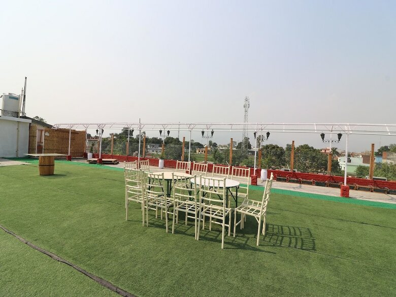 Oyo 14802 Hotel Virus Bistro