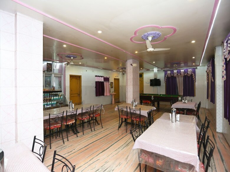 Oyo 28835 Hotel Star