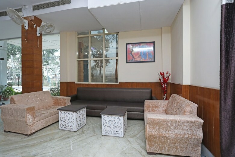 Hotel Oyo 30933 Moriya Palace