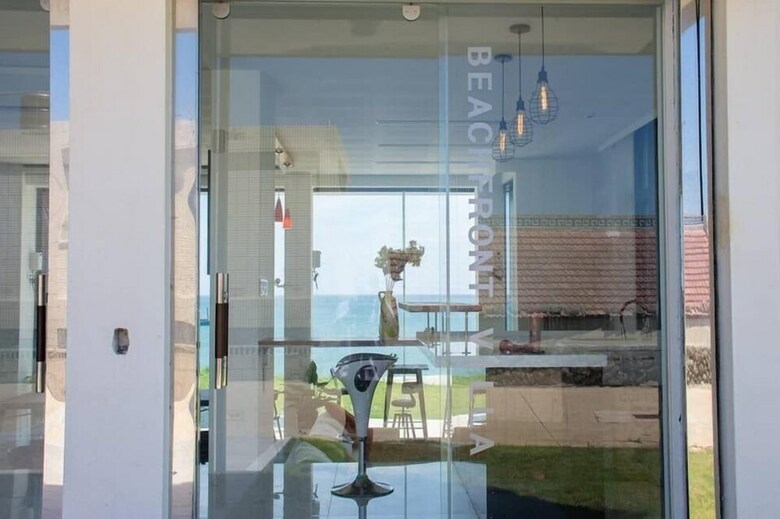 Bed & Breakfast Beach Front Villa