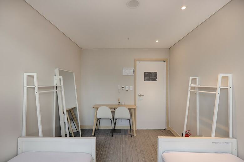 Hostal Upflo House
