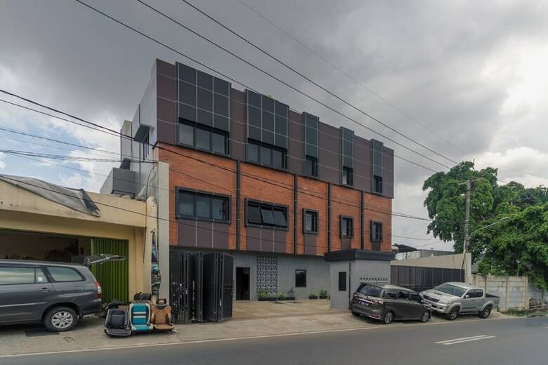 Hotel Reddoorz Near Puri Indah Mall