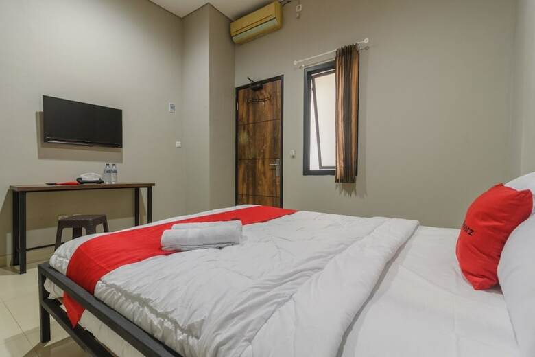 Hotel Reddoorz Near Puri Indah Mall